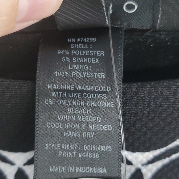 NWT Black & white sleeveless geometric print dress - Picture 5 of 5